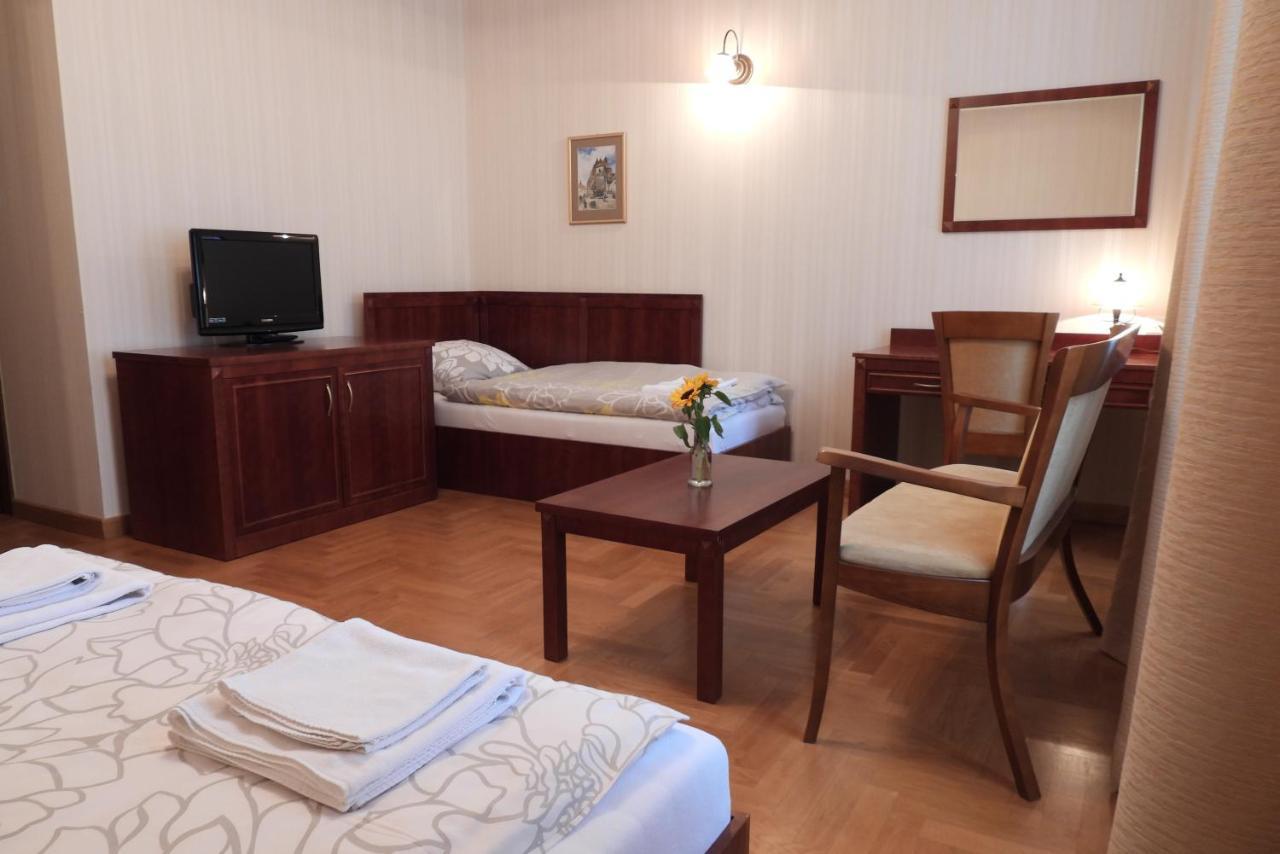 Pokoje Goscinne Palac W Balicach Instytut Zootechniki Pib Balice Ngoại thất bức ảnh
