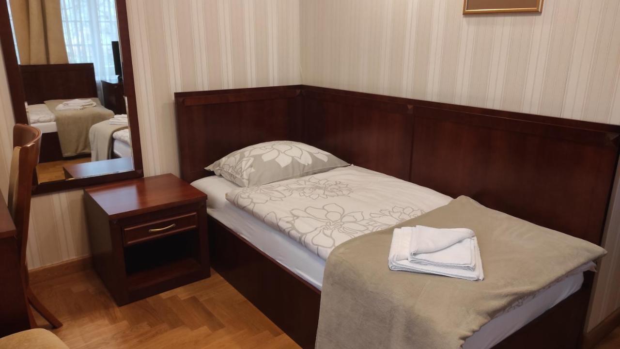 Pokoje Goscinne Palac W Balicach Instytut Zootechniki Pib Balice Ngoại thất bức ảnh